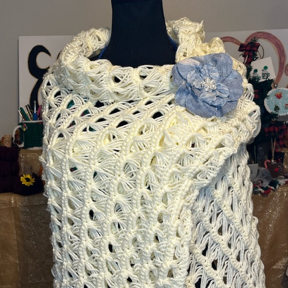 Shawl Broomstick lace crocheted by seller 100% Acrylic handmade blanket shawl - Picture 3 of 9